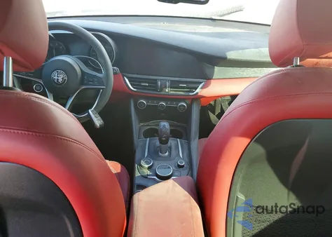 2019 Alfa Romeo Giulia z USA, uszkodzony, nr VIN ZARFAMAN4K7622772